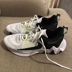 Men’s size 11.5 Nike Giannis Immortality 2s
